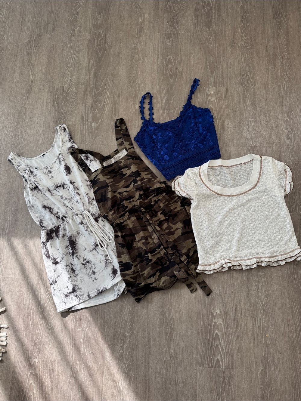SHEIN Royal Blue Lace Cropped Tank Top